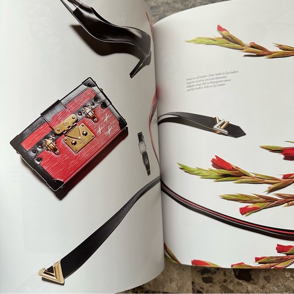 Authentic Louis Vuitton 2016-2017 Holiday Issue Book - Picture 11 of 17